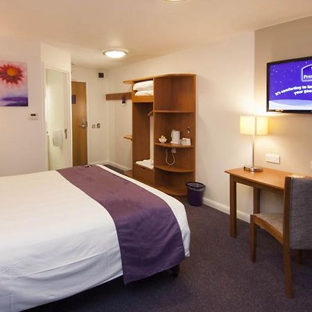 Premier Inn Woking West - A324 Exterior foto