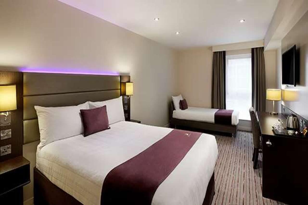 Premier Inn Woking West - A324 Exterior foto