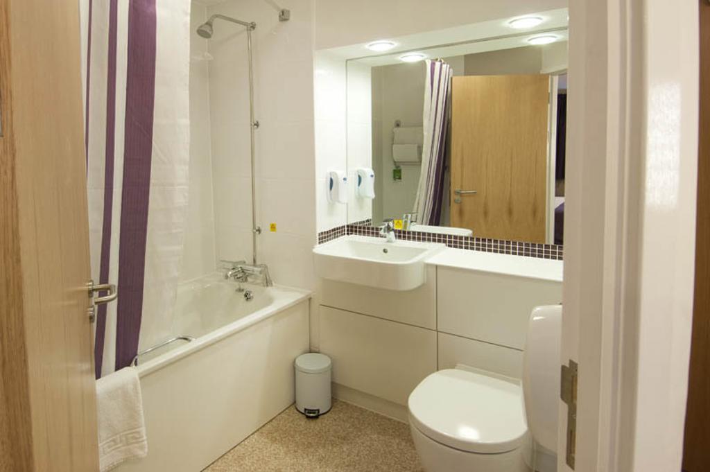 Premier Inn Woking West - A324 Zimmer foto