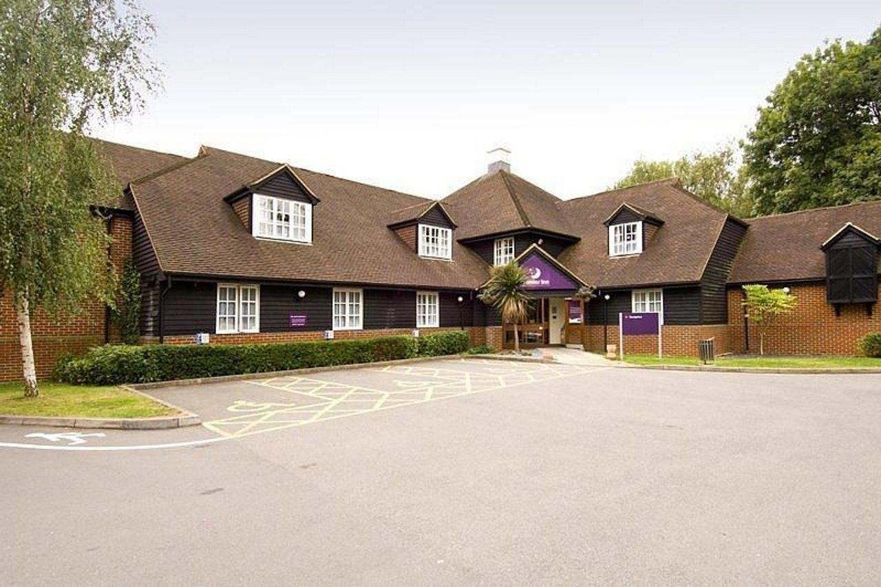 Premier Inn Woking West - A324 Exterior foto